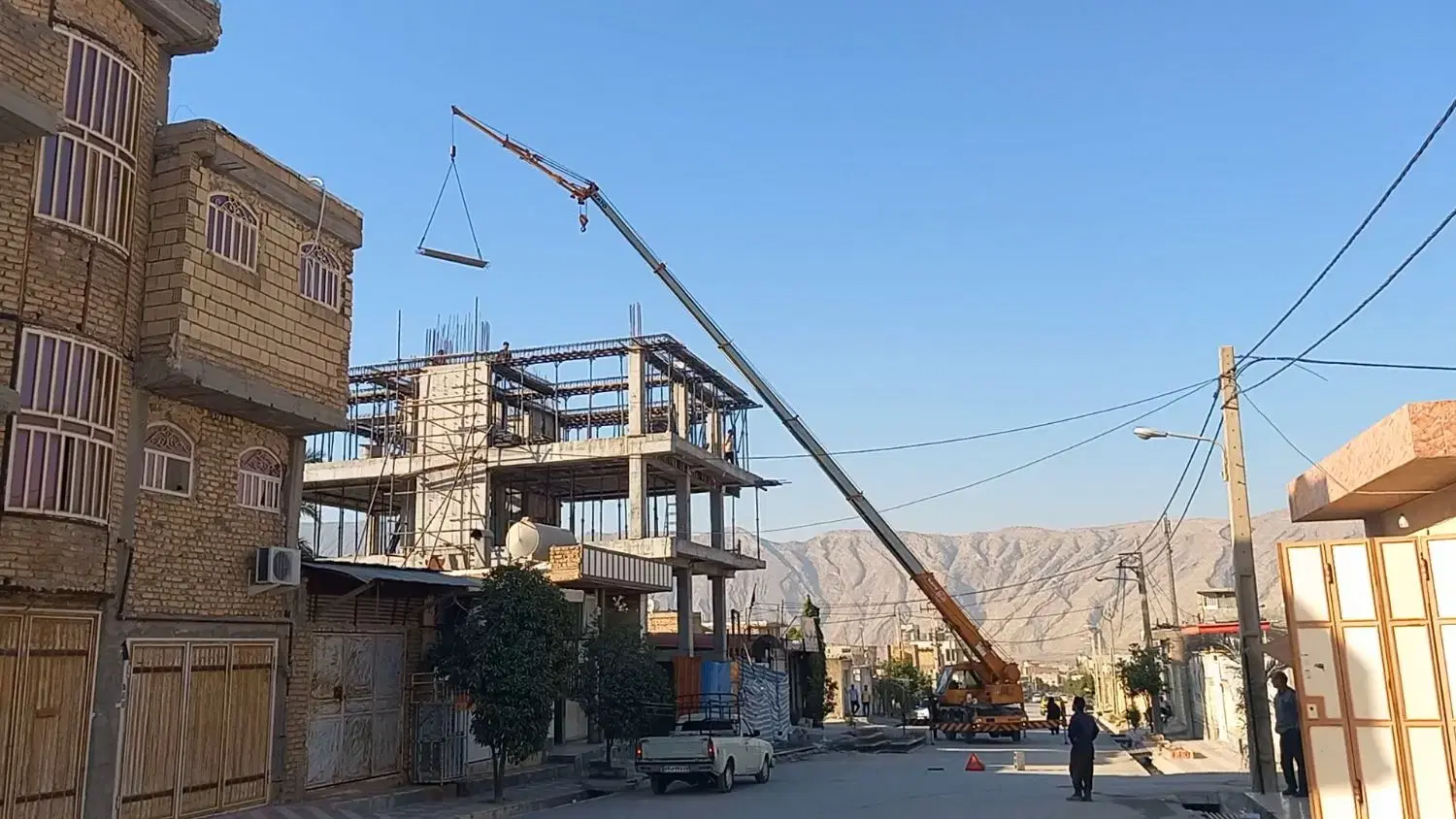 تمامی خدمات جرثقیل کفی و بوم بلند از ۳ تا ۲۵ تن در کازرون، خ شهید مردانی