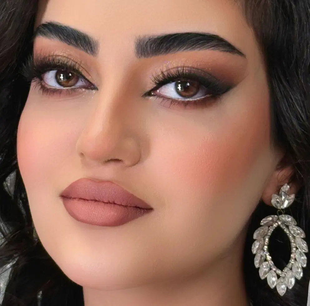 تخفیف ویژه میکاپ و لاینها سالن زیبایی شهرک گلستان در شیراز، شهرک گلستان، میدان غدیر