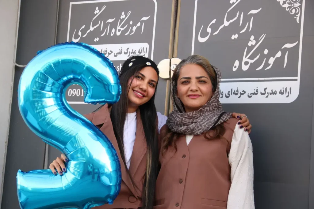 آموزش آرایش زنانه سنین 12 تا 21 مرودشت