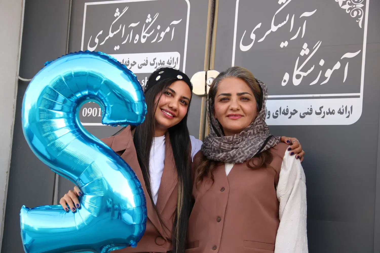 آموزش آرایش زنانه سنین 12 تا 21 مرودشت